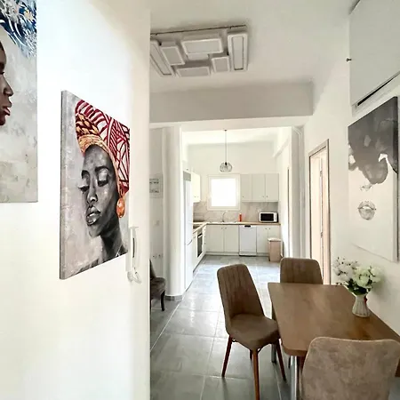 Apartment 3-bedroom Elegant In The Center