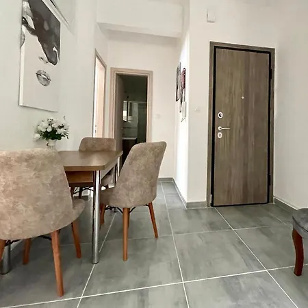 3-bedroom Elegant In The Center